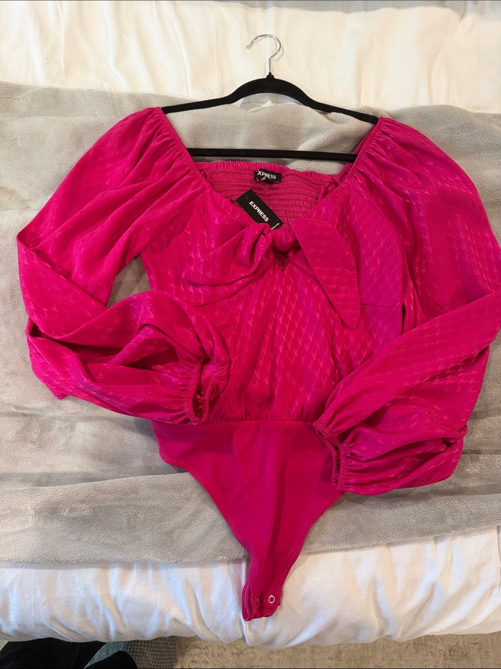 *NWT* Express Hot Pink Puff Sleeve Bodysuit